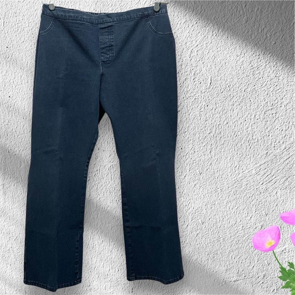 Isaac Mizrahi jeans 22WP dark wash stretch waist boot cut faux fly pull on